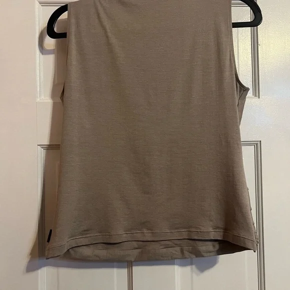 #114 AKRIS MUSHROOM TAUPE LAYERED RUFFLE TANK TOP BLOUSE SIZE 14 - Picture 3 of 7
